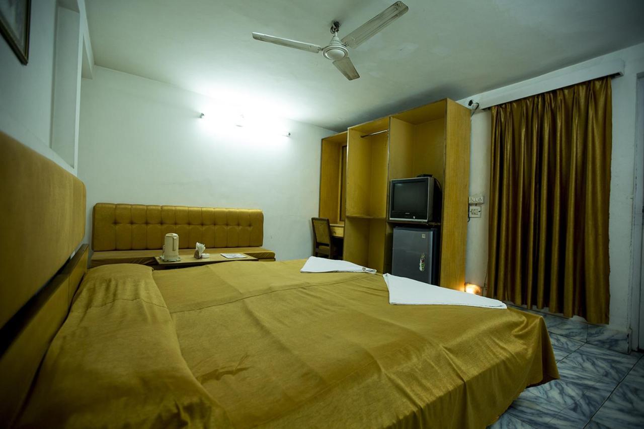 Deep Hotel ラクナウ エクステリア 写真