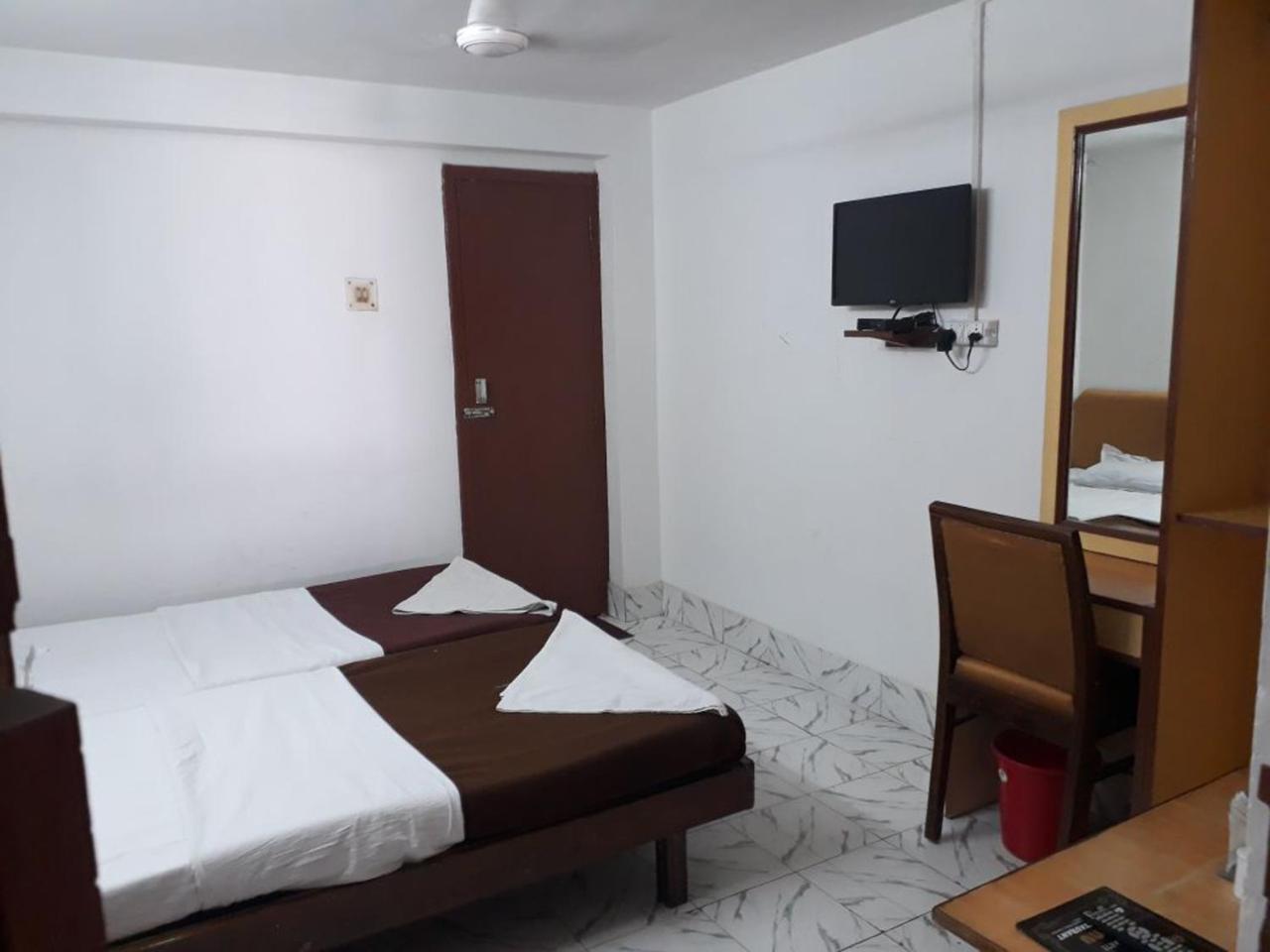 Deep Hotel ラクナウ エクステリア 写真